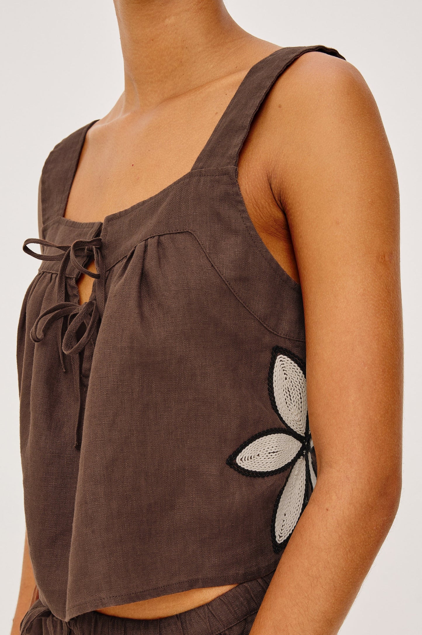 Rails - Calais top in cocoa floral embroidery