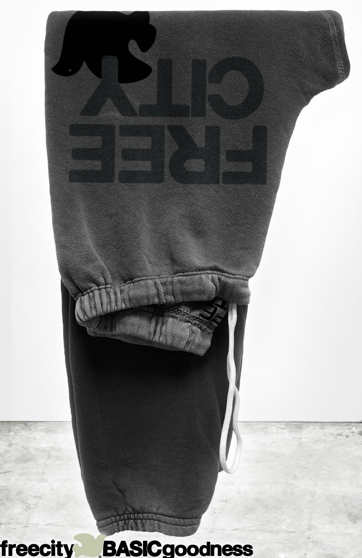 Freecity - sweatpant in Spacerocks