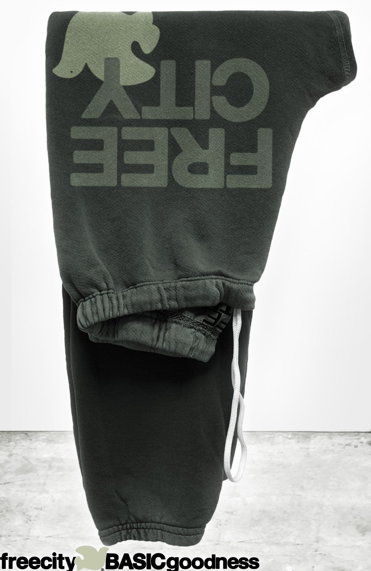 Freecity - sweatpant in Weed