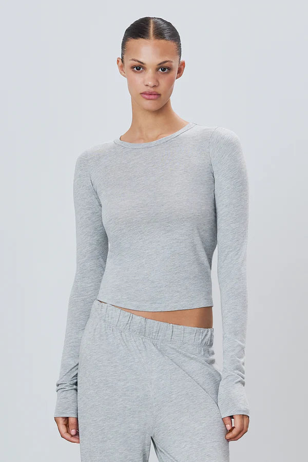 woman wearing grey long sleeve tee