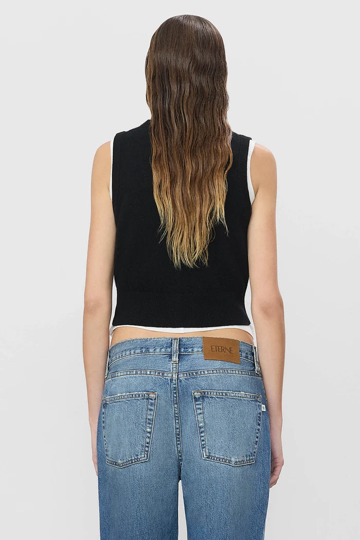 The Leroy Vest is crafted from our ultra-luxe cashmere, offering a slim fit and cropped length—an elevated essential for everyday wear.