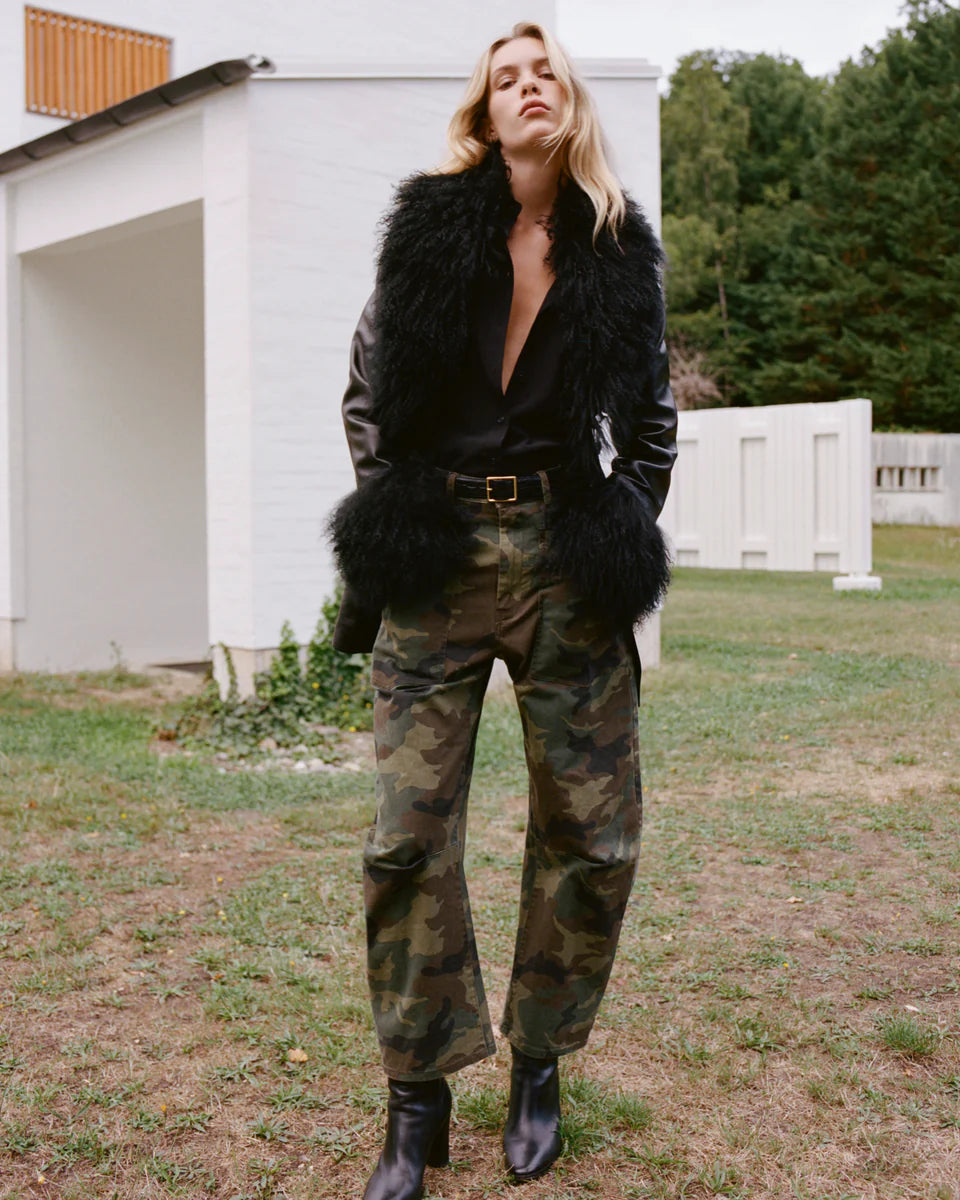 blonde wearing Nili camo shon pant outdoors