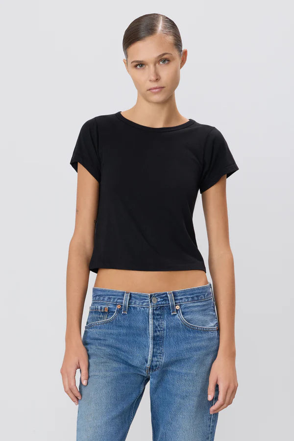 woman wearing short sleeve black cropped tee