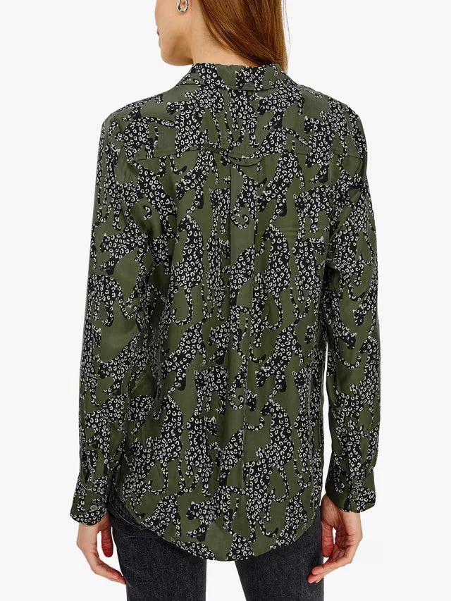 Silky to the touch with a luxurious drape, the Alyssa shirt is cut for an easy, loose fit and finished with a classic collar, front buttons and curved back hem.