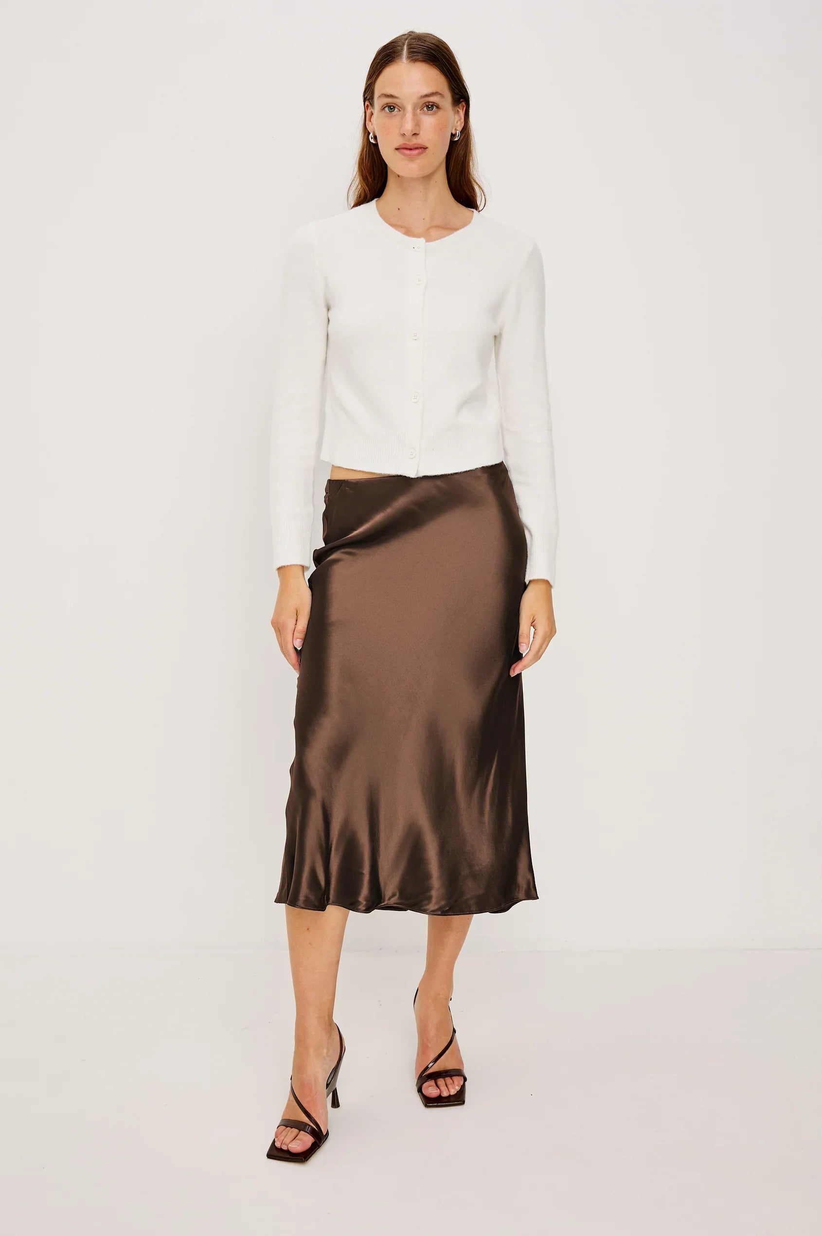 Its high-waisted, pull-on design allows for effortless styling.
55% Rayon | 45% Viscose.