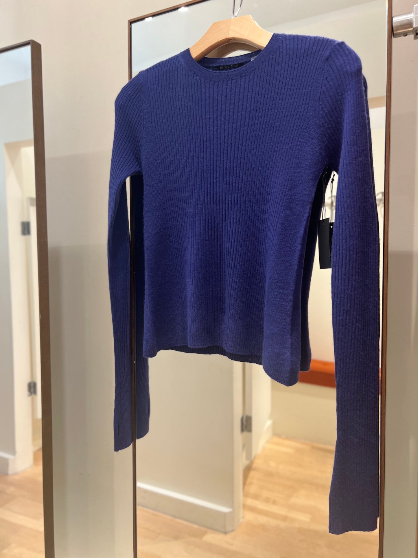 Brazeau Tricot - All thumbs cashmere sweater in Syrah