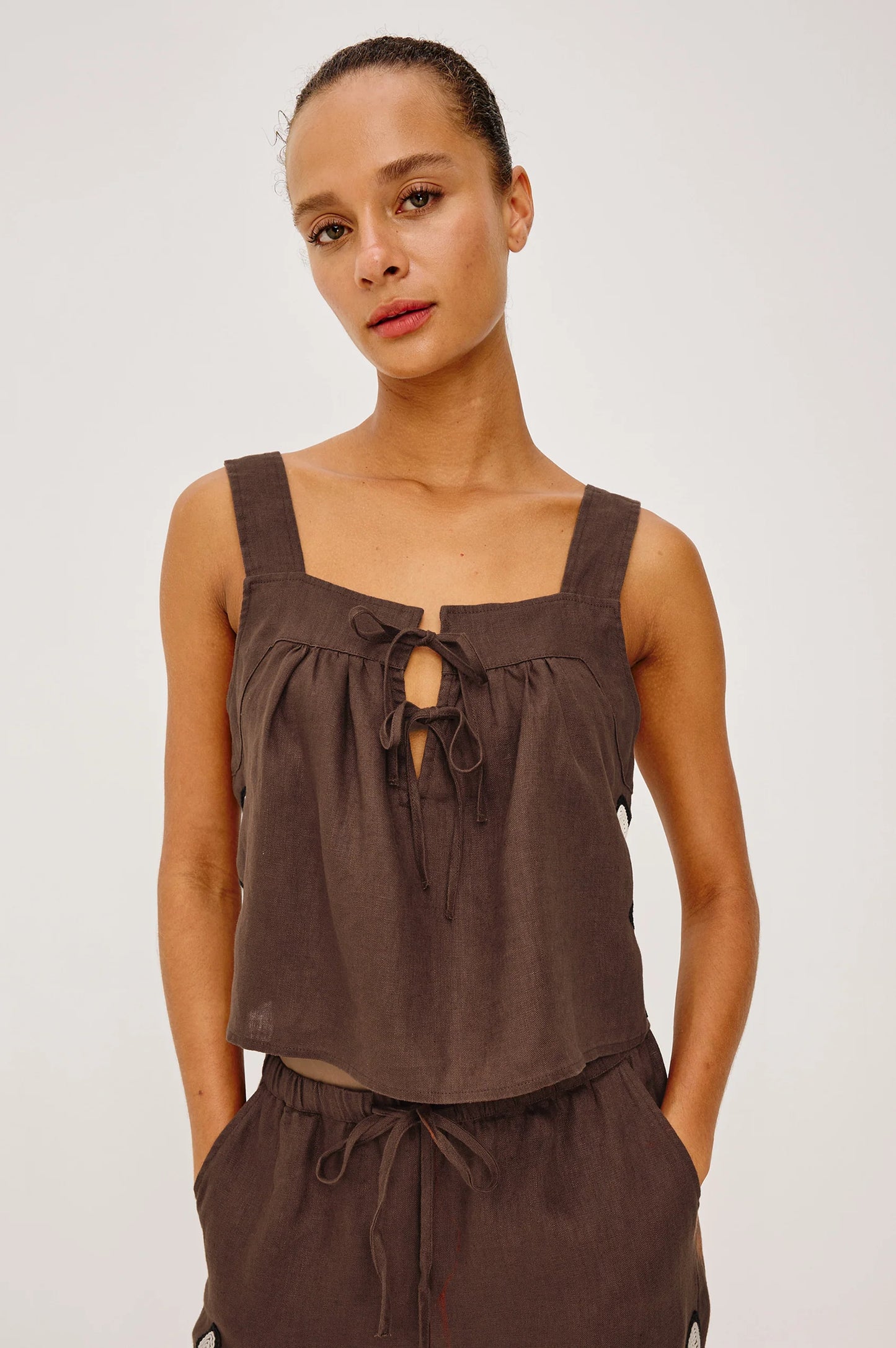 Rails - Calais top in cocoa floral embroidery