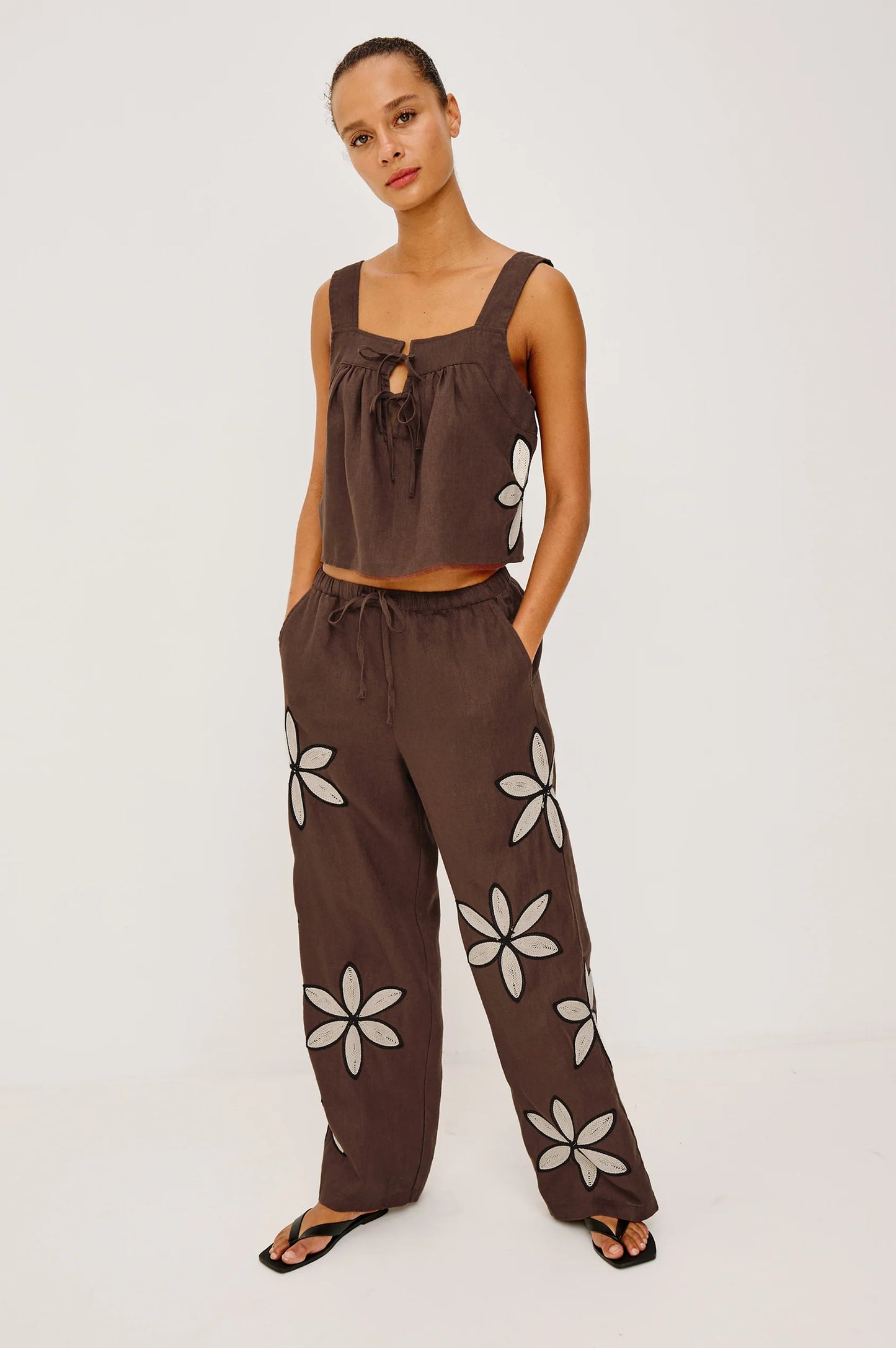 Rails - Calais top in cocoa floral embroidery