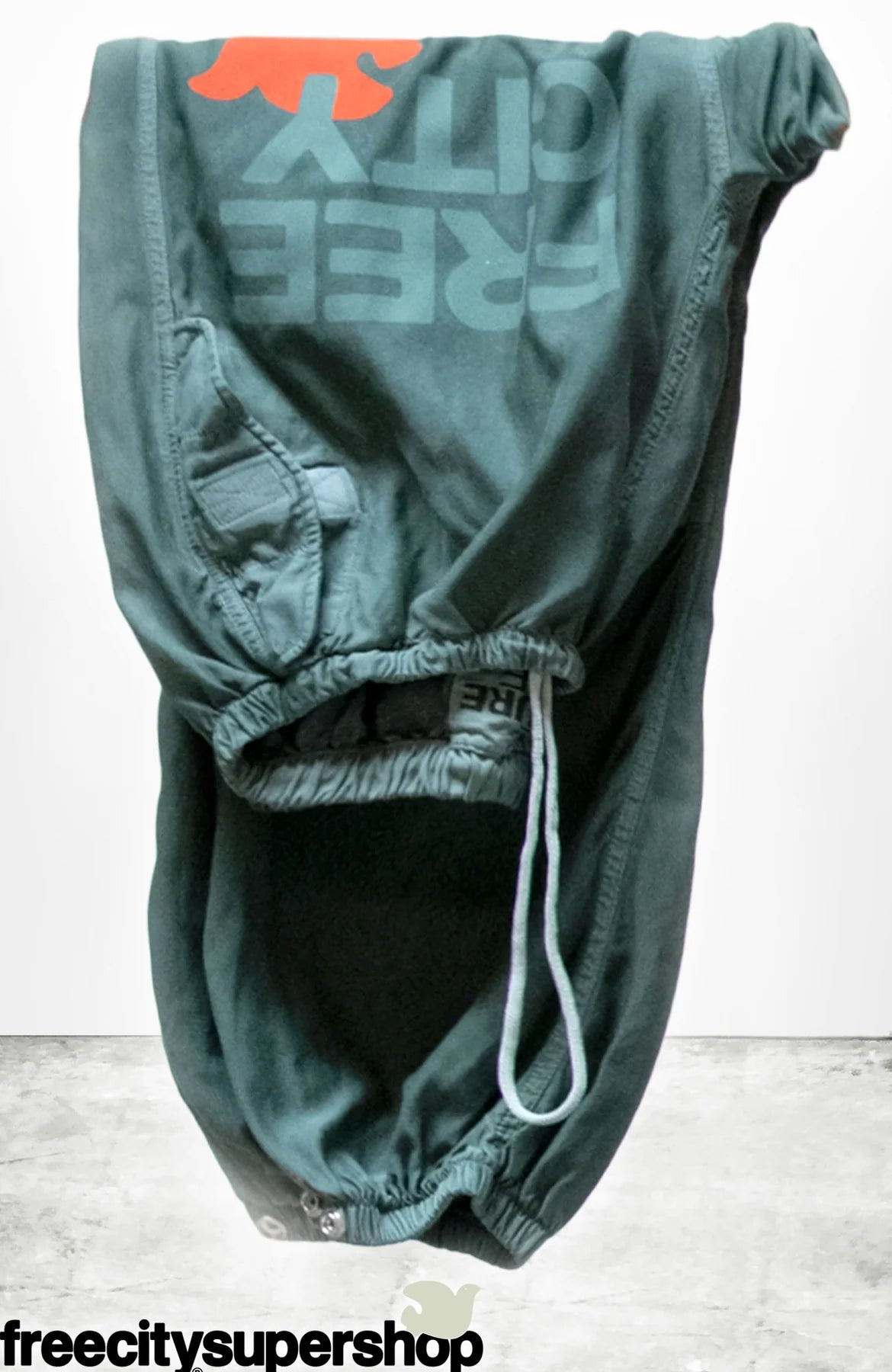 FLAP/SNAP FREECITY MATTE/SATIN AIRJUMP pant - Surplus