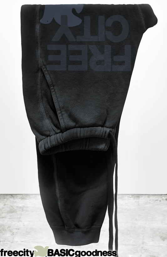 Freecity - Large sunfades pocket sweatpant in Moonshadow powder
