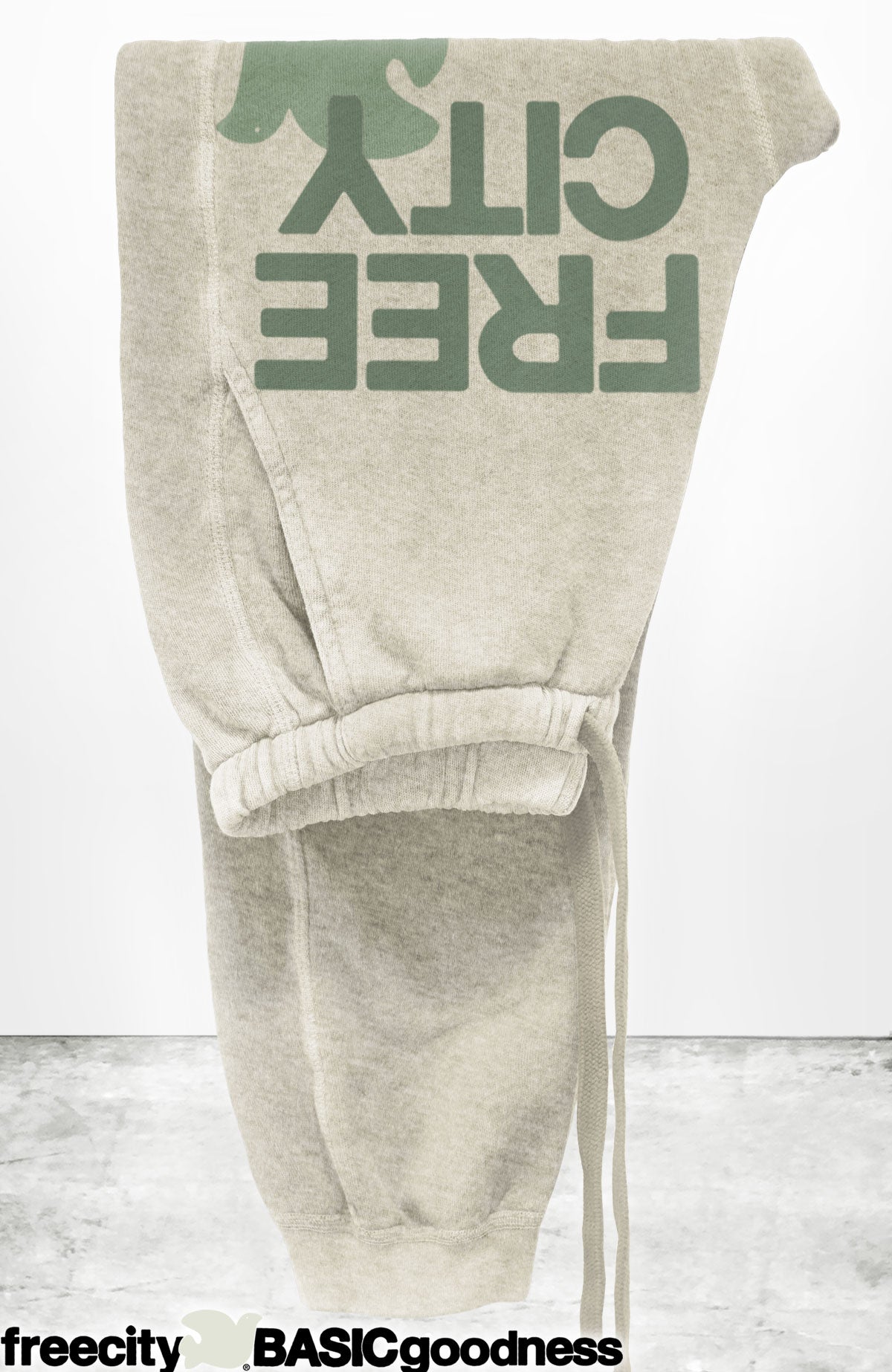 Freecity - Large pocket sweatpant in Heather oats green