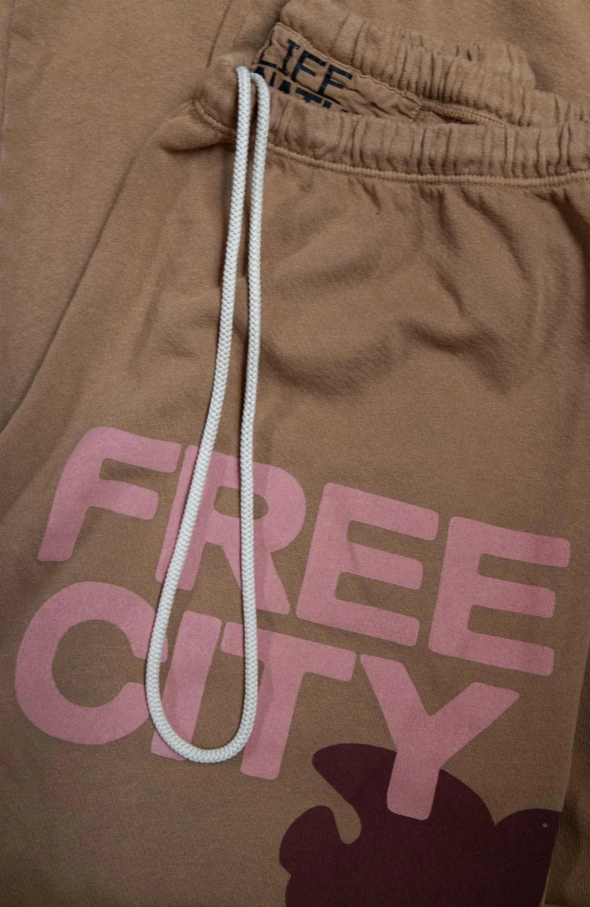 Freecity - sweatpant in Bronzer