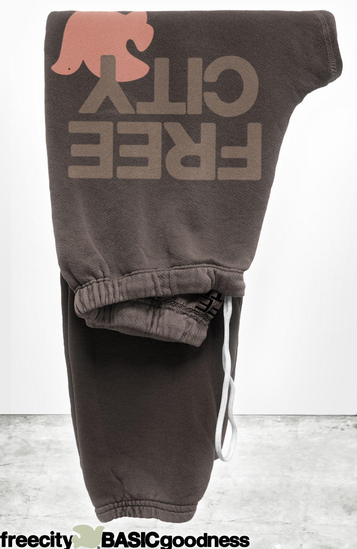 Freecity - sweatpant in Mud