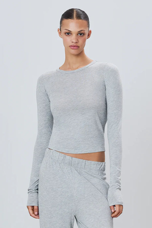 woman wearing grey long sleeve tee