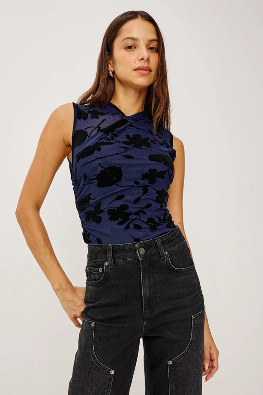 Rails - Lauris top in navy tossed roses