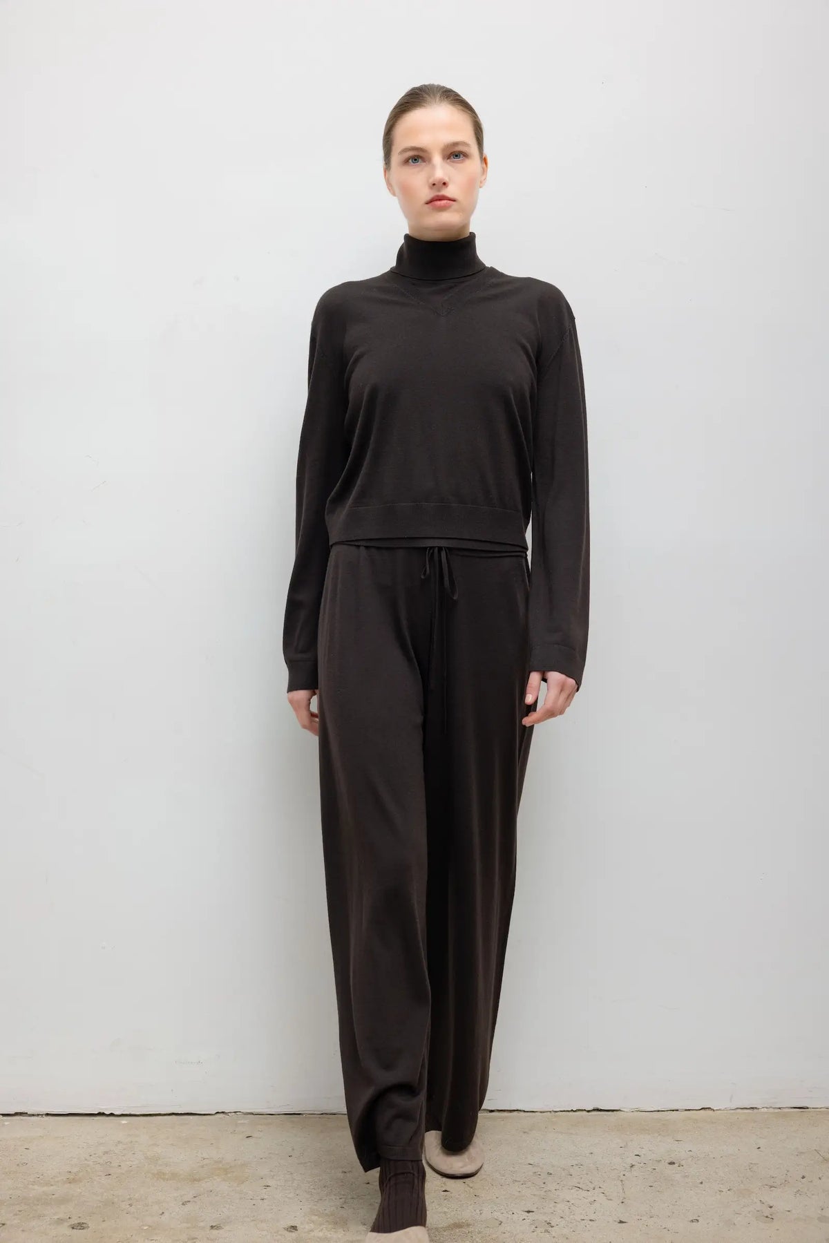 Leset - James classic v neck sweater in choclate brown