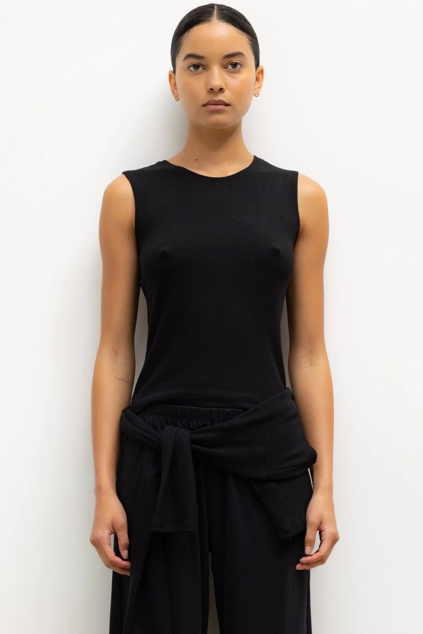 Leset - Lauren Sleeveless Crewneck T-shirt in Black