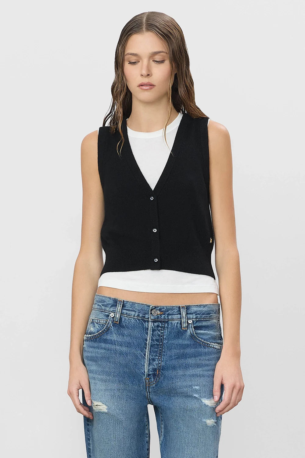 The Leroy Vest is crafted from our ultra-luxe cashmere, offering a slim fit and cropped length—an elevated essential for everyday wear.