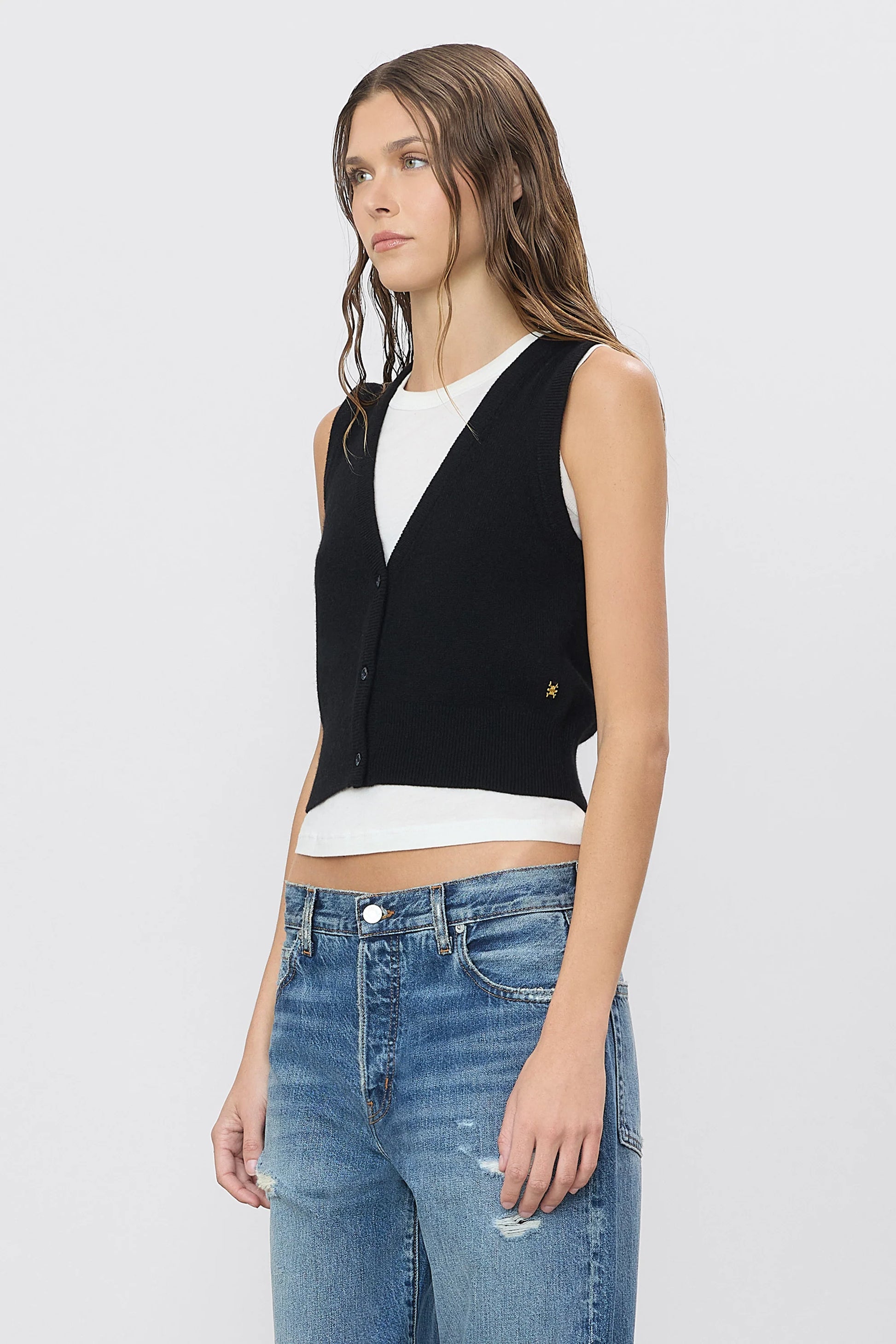 The Leroy Vest is crafted from our ultra-luxe cashmere, offering a slim fit and cropped length—an elevated essential for everyday wear.