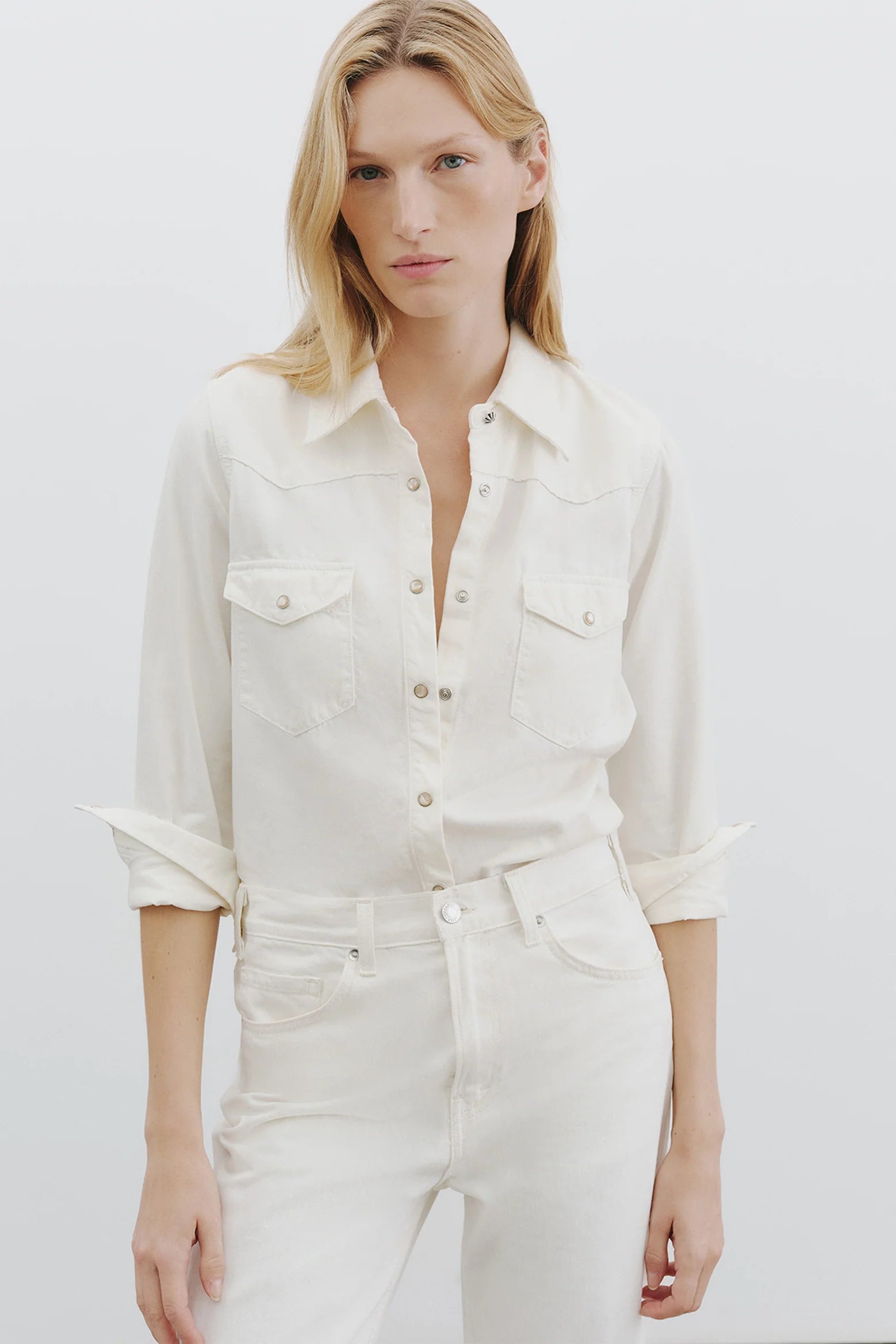 Blonde woman wearing Nili Lotan Travis Button Down in Cream