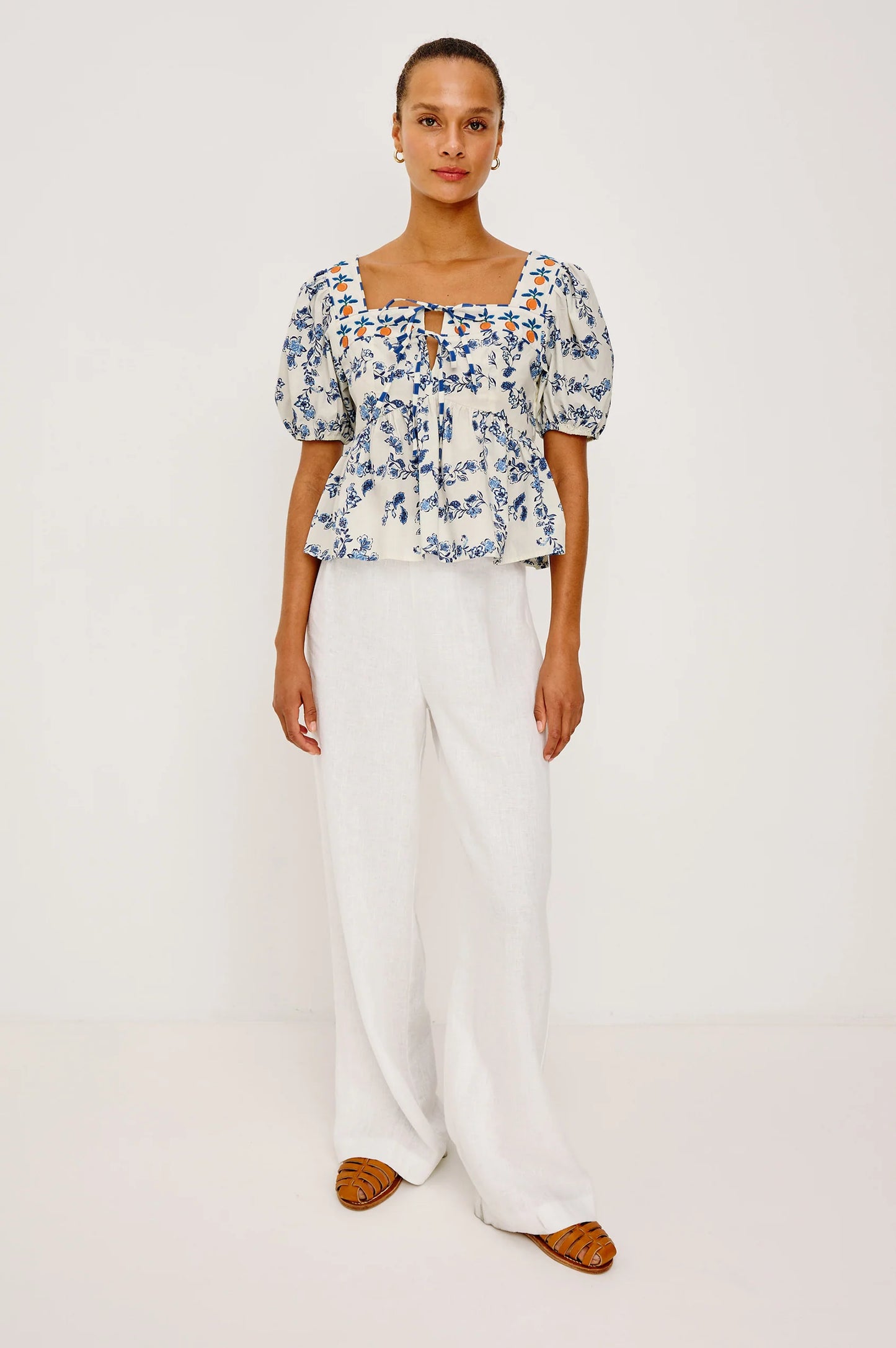 Freshly feminine, the Presley is a crisp cotton poplin top with a boxy, cropped fit and peplum hem. 