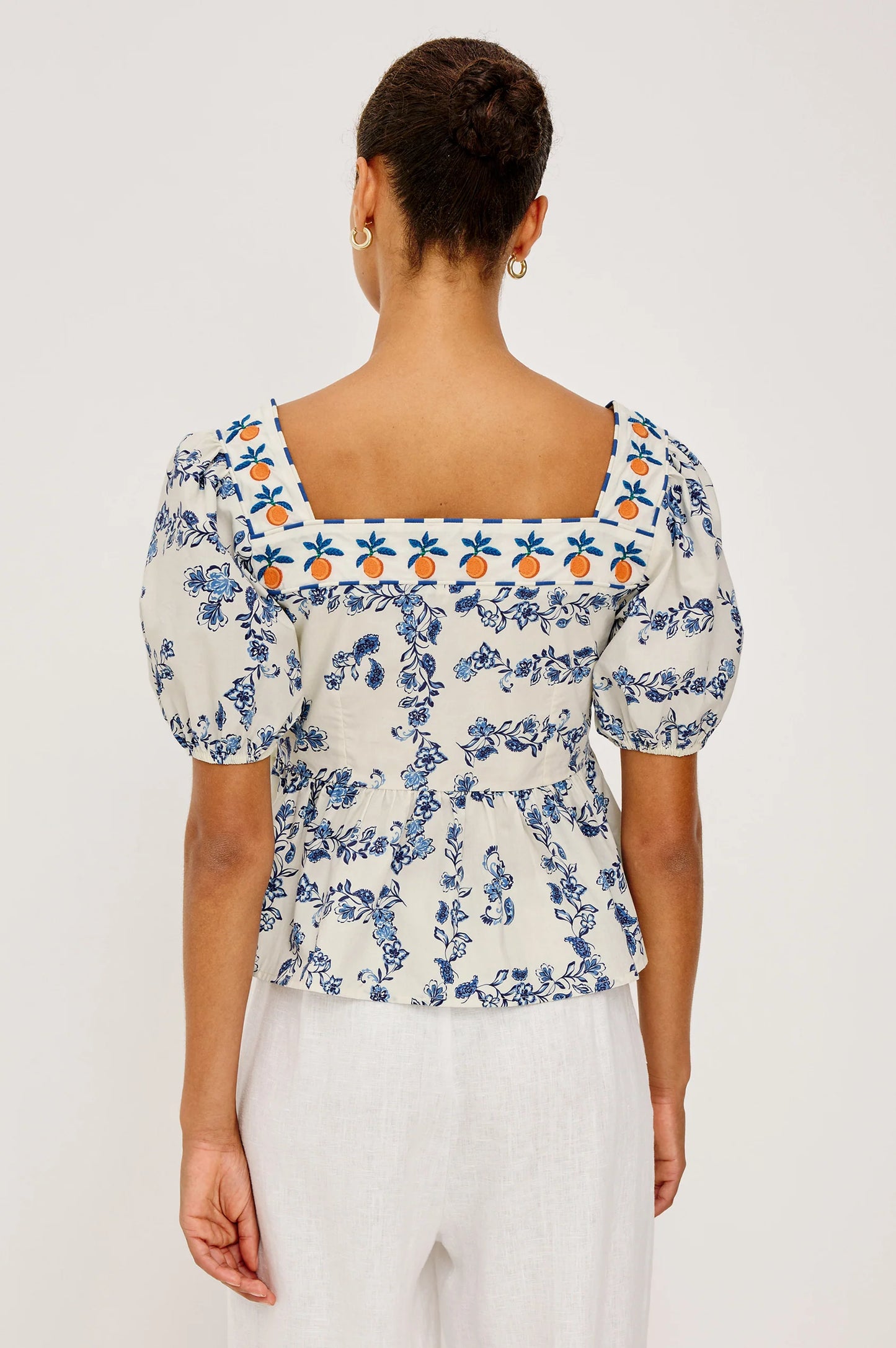 Freshly feminine, the Presley is a crisp cotton poplin top with a boxy, cropped fit and peplum hem. 