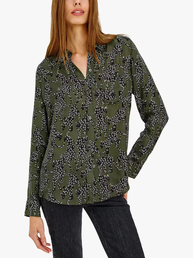 Silky to the touch with a luxurious drape, the Alyssa shirt is cut for an easy, loose fit and finished with a classic collar, front buttons and curved back hem.