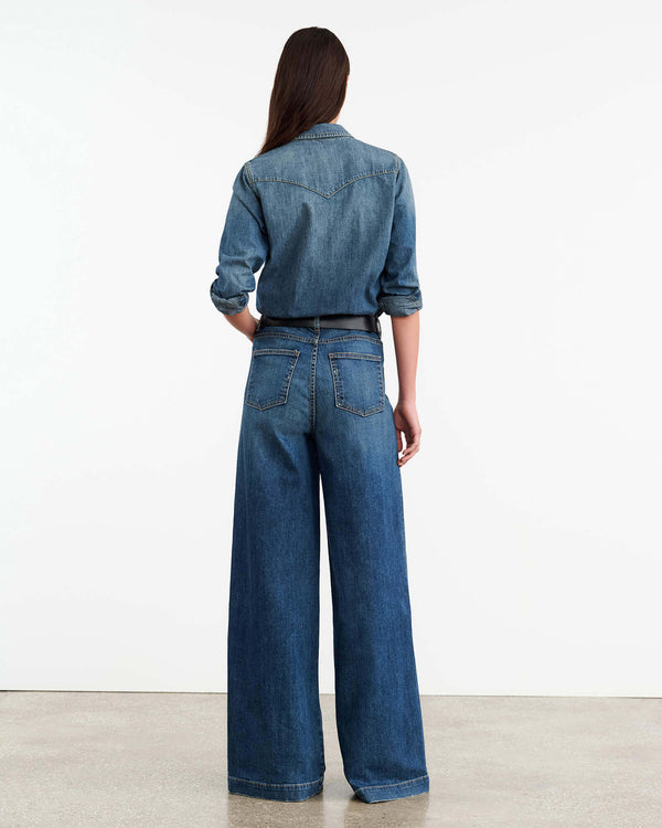 Mid-rise relaxed super wide leg jean in Japanese denim. Five pocket detail. Zip fly. Shank closure. Belt loops.

Made in USA