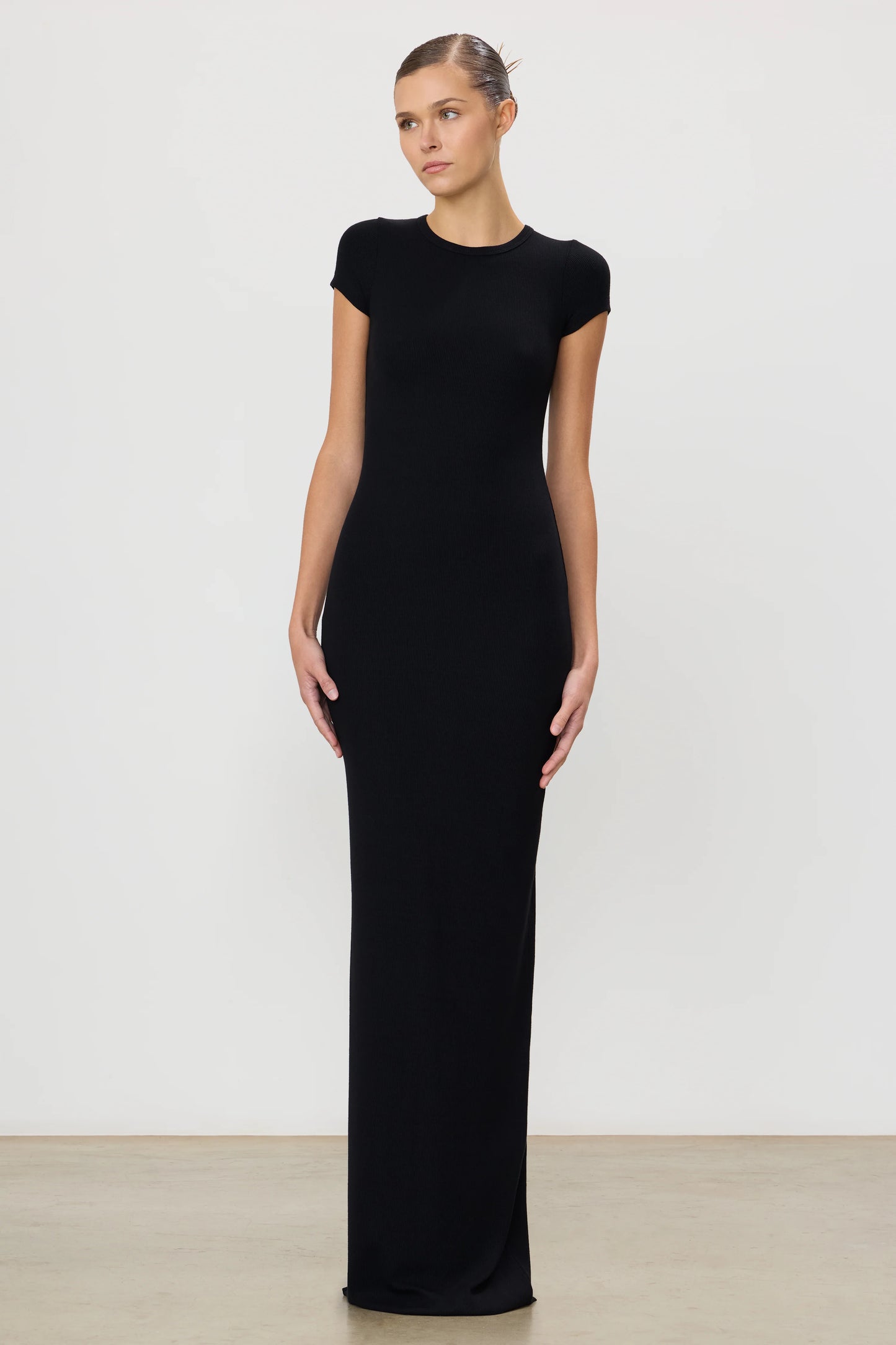 Eterne - Cap Sleeve Maxi Dress in Black