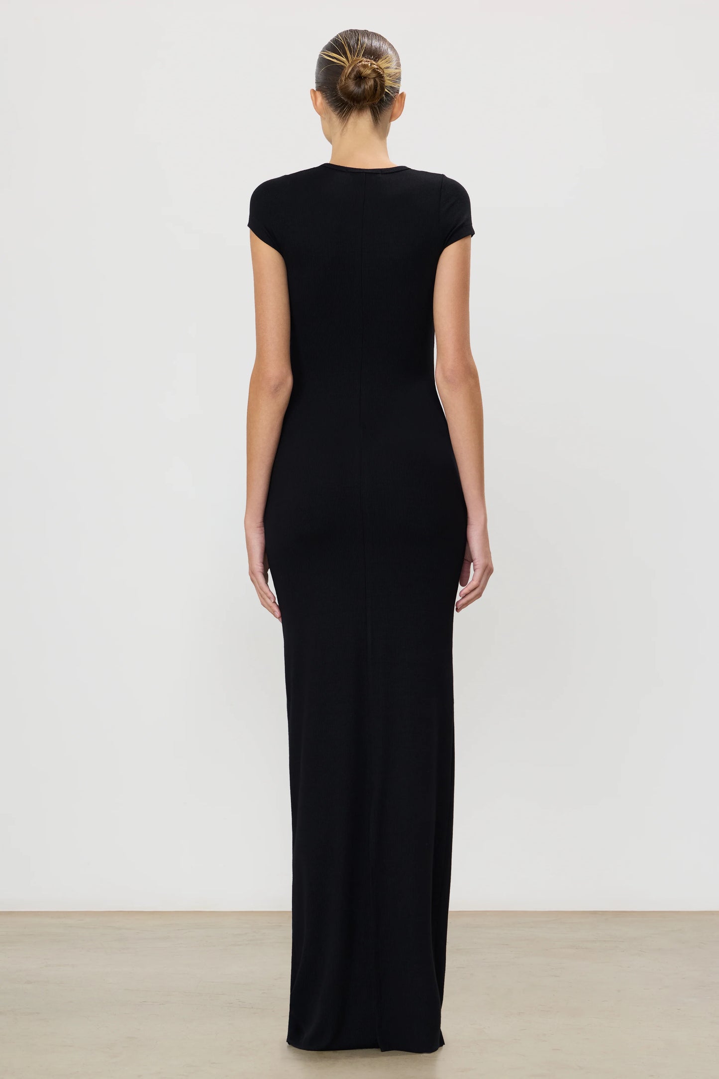 Eterne - Cap Sleeve Maxi Dress in Black
