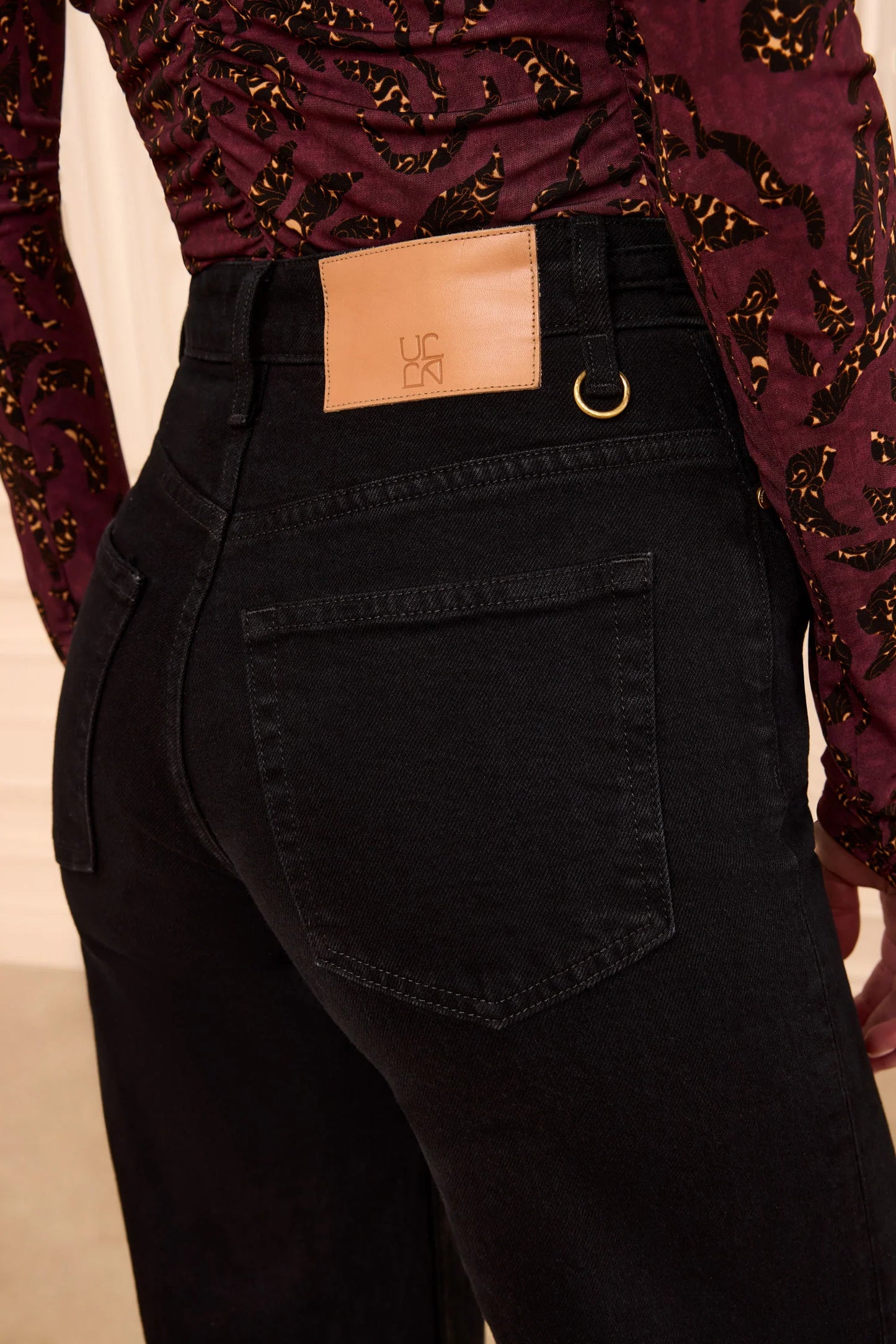 Ulla Johnson - Stretch Valory Flare jean in noir black