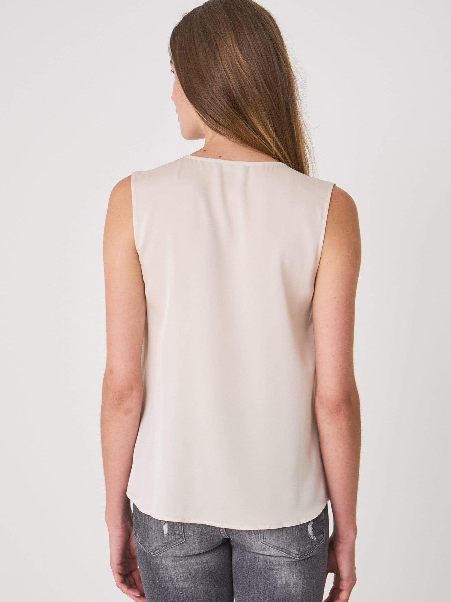 Repeat Cashmere - V-Neck top in Silk in  cream powder